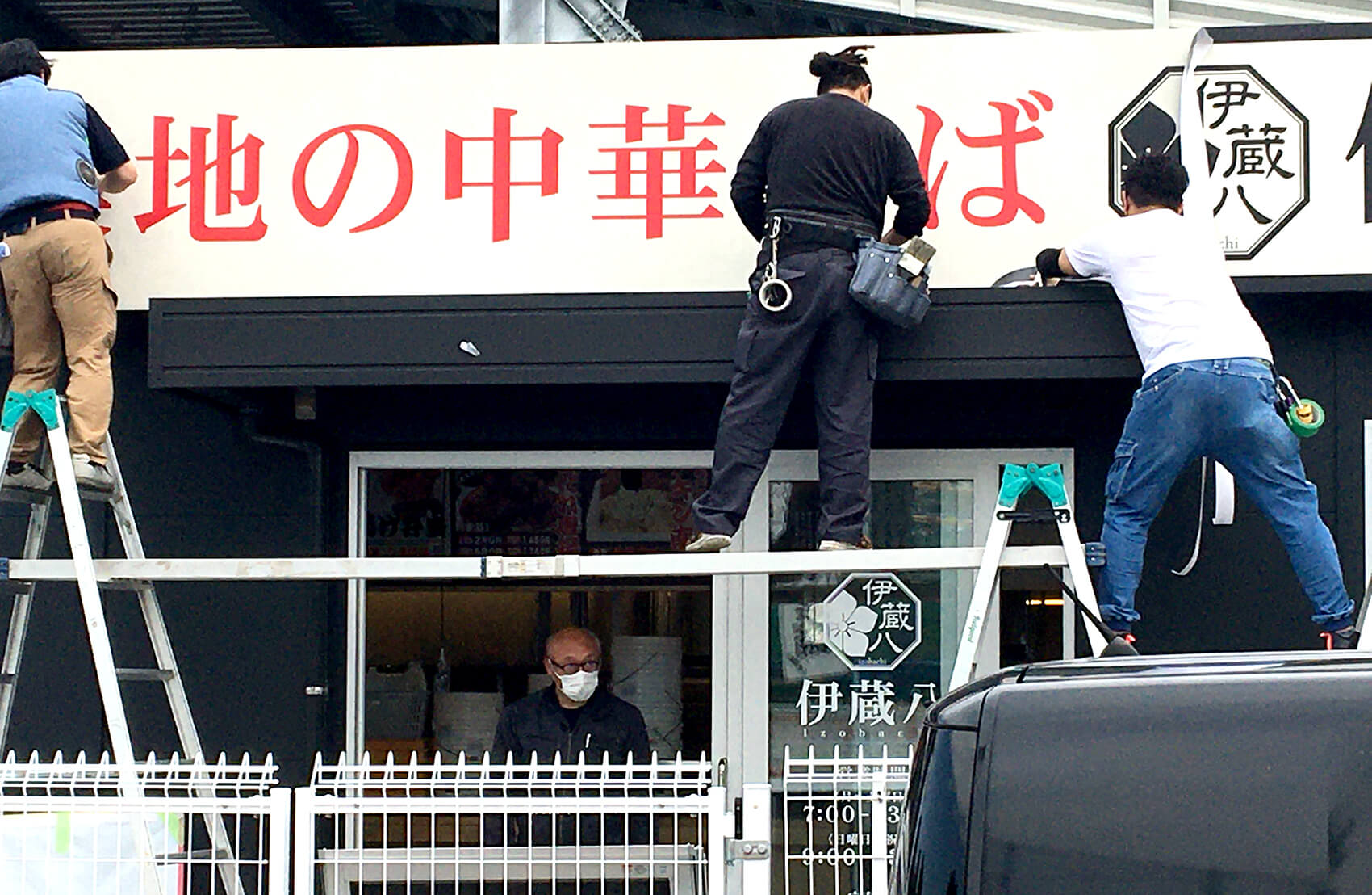 アルミ複合板で店舗看板